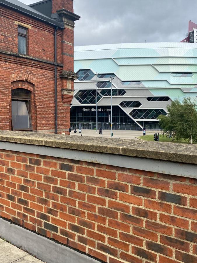 Central Leeds Townhouse With Private Roof Garden Sleeps 4 المظهر الخارجي الصورة