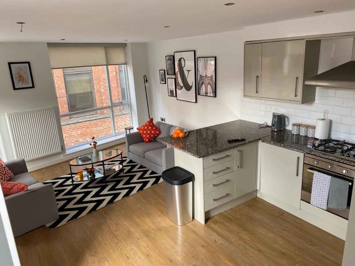 Central Leeds Townhouse With Private Roof Garden Sleeps 4 المظهر الخارجي الصورة
