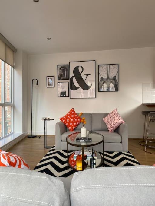 Central Leeds Townhouse With Private Roof Garden Sleeps 4 المظهر الخارجي الصورة