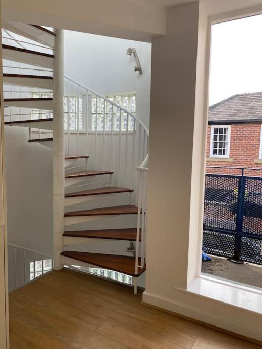 Central Leeds Townhouse With Private Roof Garden Sleeps 4 المظهر الخارجي الصورة