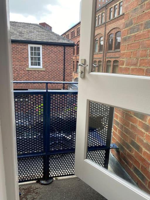 Central Leeds Townhouse With Private Roof Garden Sleeps 4 المظهر الخارجي الصورة