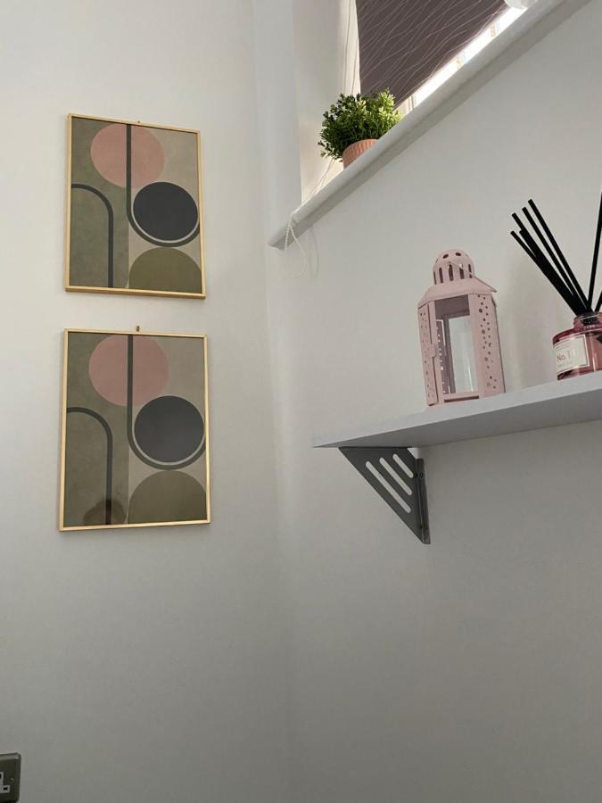 Central Leeds Townhouse With Private Roof Garden Sleeps 4 المظهر الخارجي الصورة