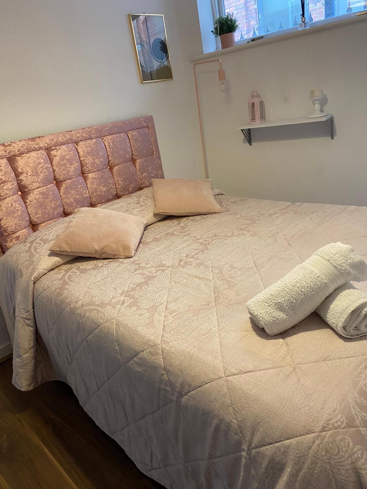 Central Leeds Townhouse With Private Roof Garden Sleeps 4 المظهر الخارجي الصورة