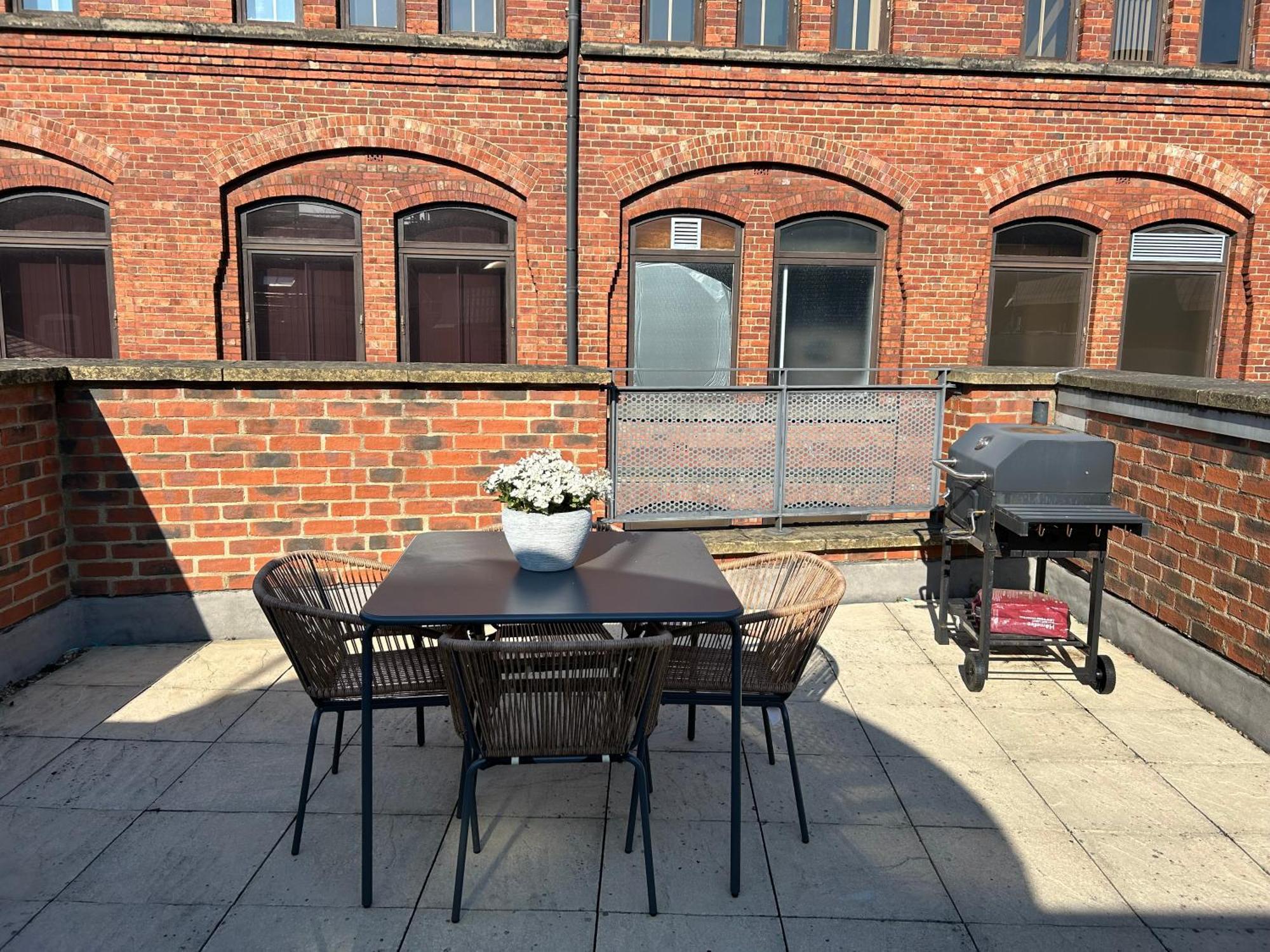 Central Leeds Townhouse With Private Roof Garden Sleeps 4 المظهر الخارجي الصورة
